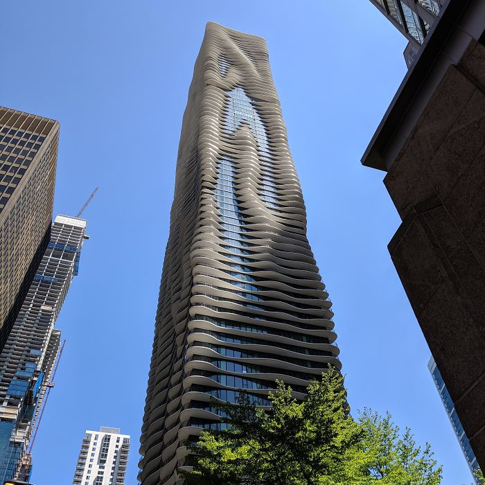 This Hotel Building In Chicago Looks Like It Has Vertical Puddles