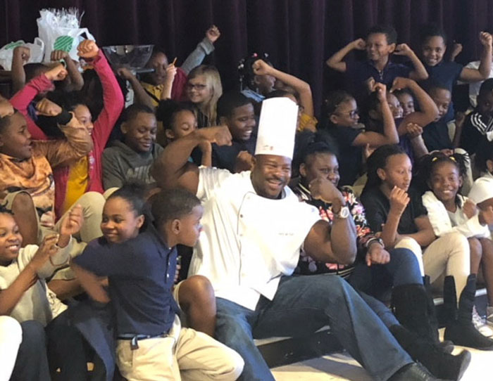 People Notice That This White House Chef Is Something Way Out Of The Ordinary, Even Start A Photoshop Battle People Notice That This White House Chef Is Something Way Out Of The Ordinary, Even Start A Photoshop Battle