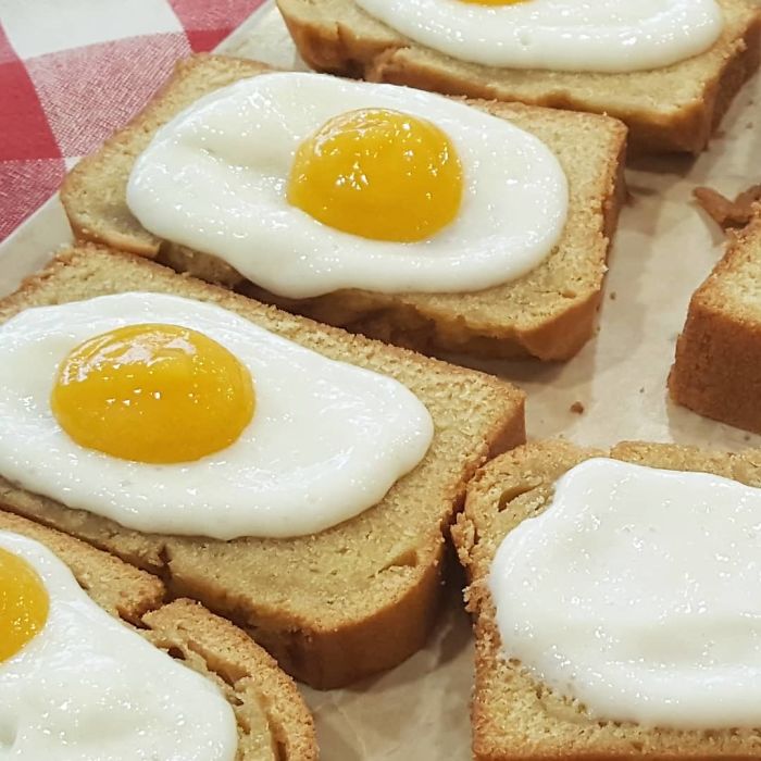 Vanilla Cake, Cream, Mango