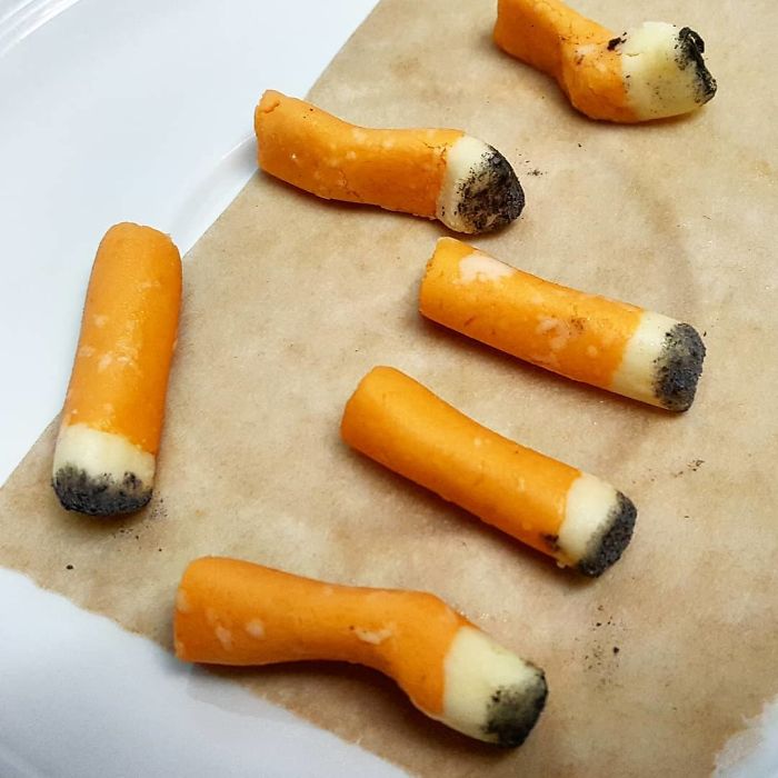 Mouldable Chocolate And Black Meringue Powder