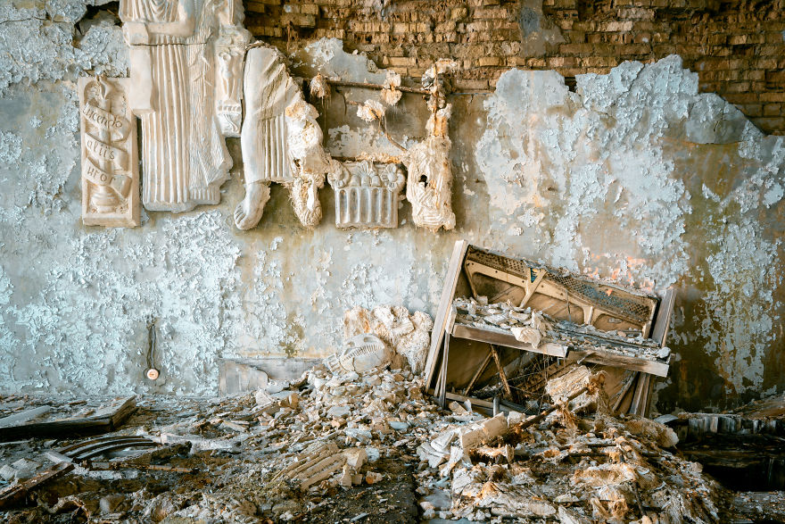I Traveled To Pripyat Where The Chernobyl Catastrophy Hit To Find Forgotten Pianos (8 Pics) I Traveled To Pripyat Where The Chernobyl Catastrophy Hit To Find Forgotten Pianos (8 Pics)