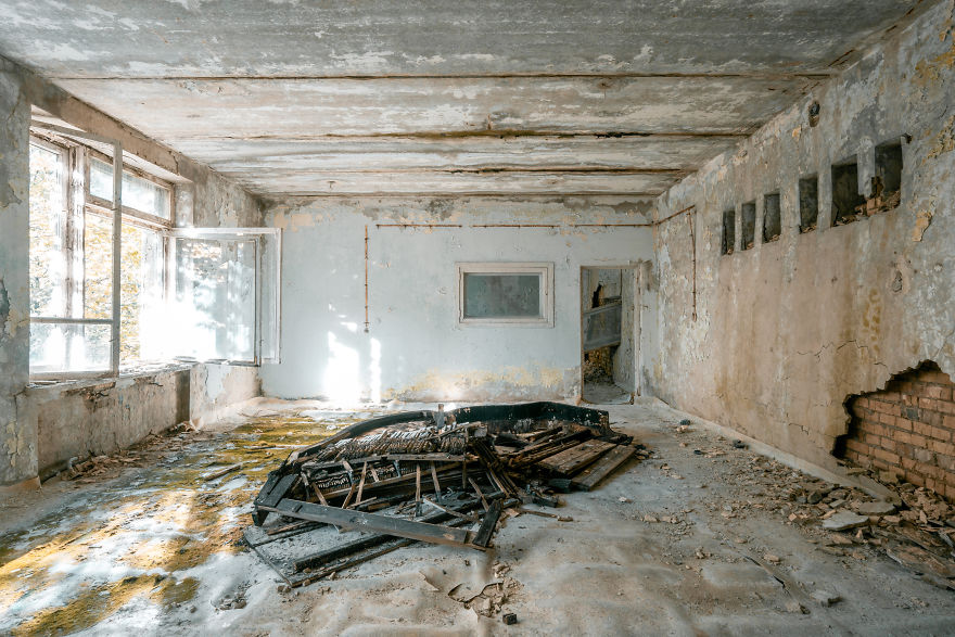 I Traveled To Pripyat Where The Chernobyl Catastrophy Hit To Find Forgotten Pianos (8 Pics) I Traveled To Pripyat Where The Chernobyl Catastrophy Hit To Find Forgotten Pianos (8 Pics)