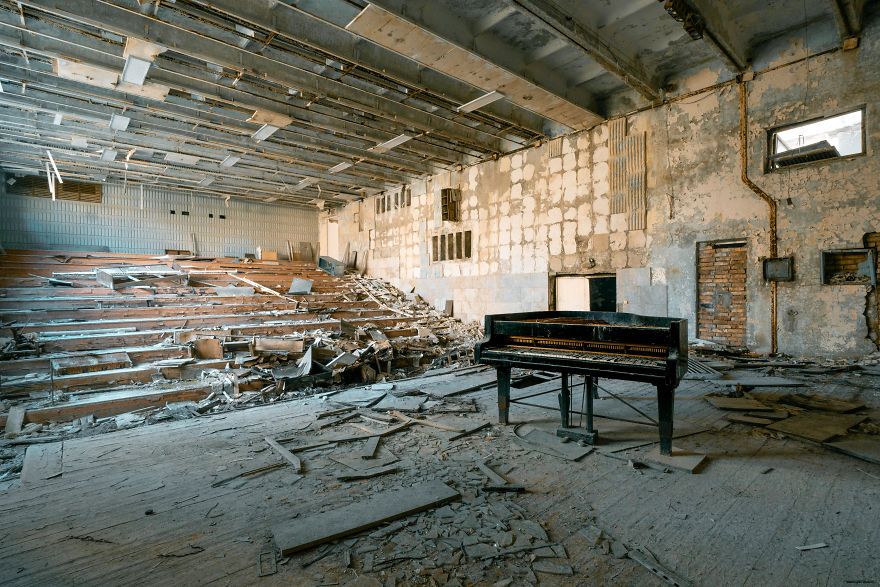 I Traveled To Pripyat Where The Chernobyl Catastrophy Hit To Find Forgotten Pianos (8 Pics) I Traveled To Pripyat Where The Chernobyl Catastrophy Hit To Find Forgotten Pianos (8 Pics)