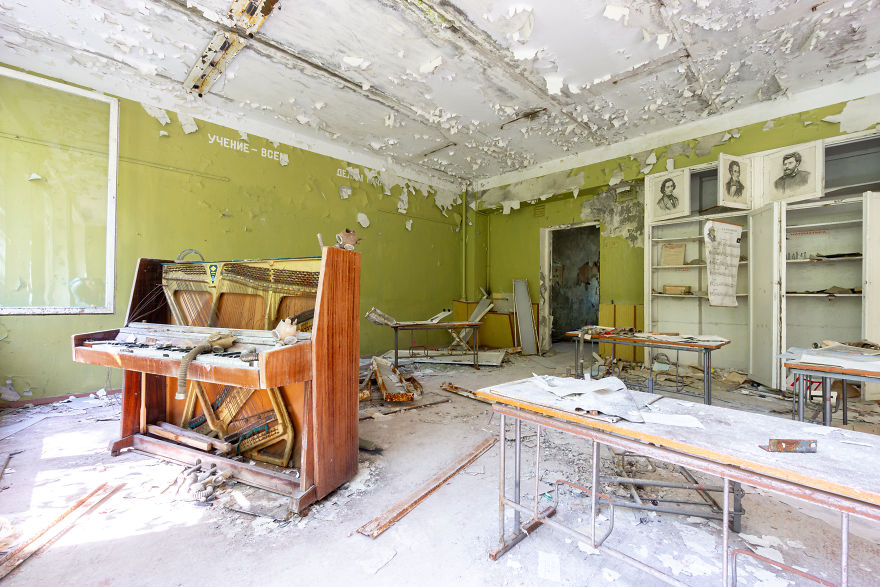 I Traveled To Pripyat Where The Chernobyl Catastrophy Hit To Find Forgotten Pianos (8 Pics)