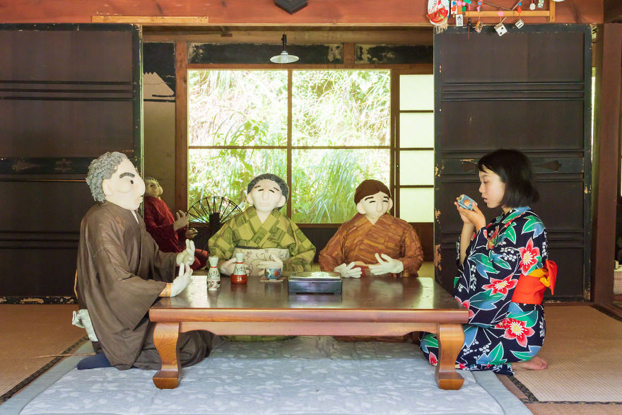 I'm Fascinated By Scarecrows In Japan And I Take Self-Portraits With Them (14 Pics)