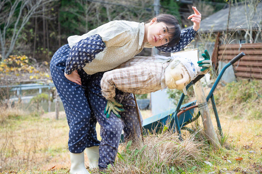 I'm Fascinated By Scarecrows In Japan And I Take Self-Portraits With Them (14 Pics)
