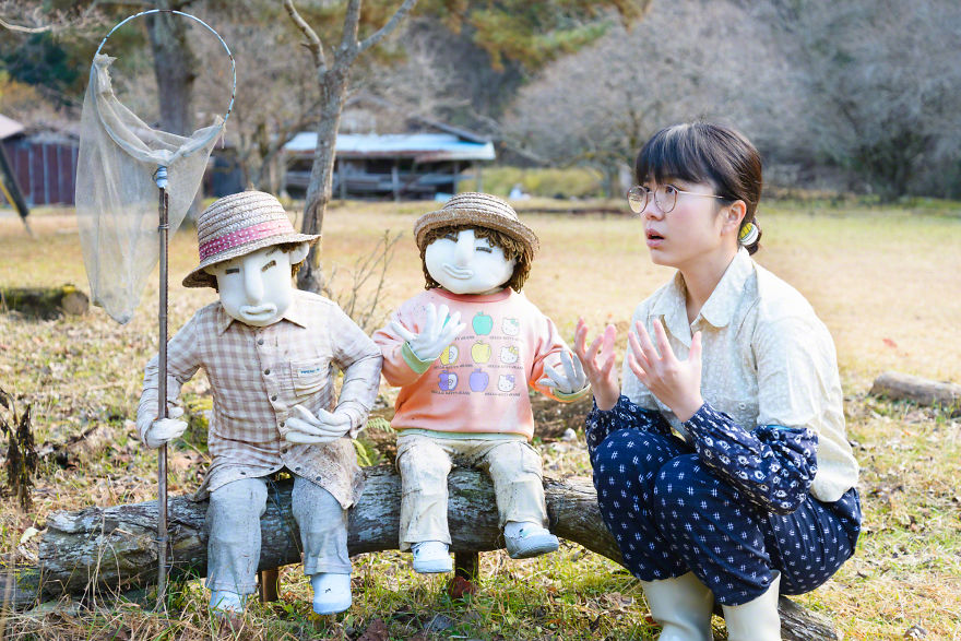 I'm Fascinated By Scarecrows In Japan And I Take Self-Portraits With Them (14 Pics)