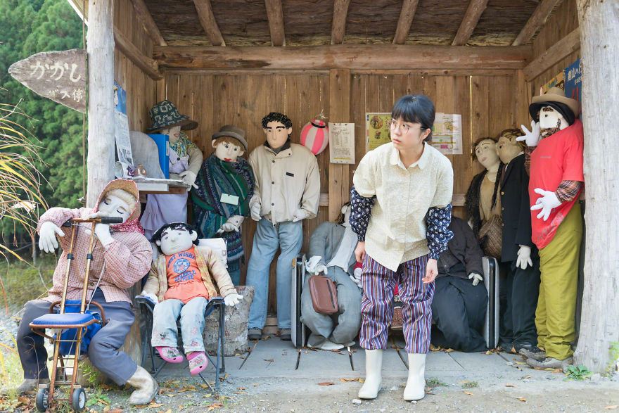 I'm Fascinated By Scarecrows In Japan And I Take Self-Portraits With Them (14 Pics)