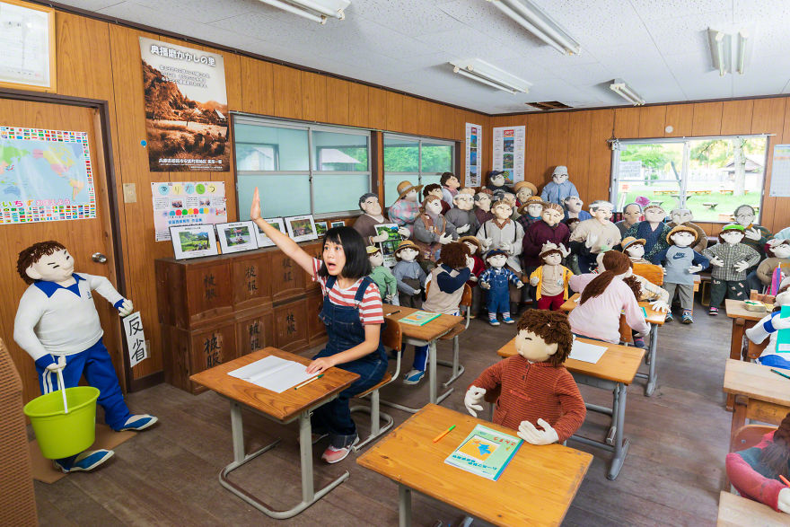 I'm Fascinated By Scarecrows In Japan And I Take Self-Portraits With Them (14 Pics)