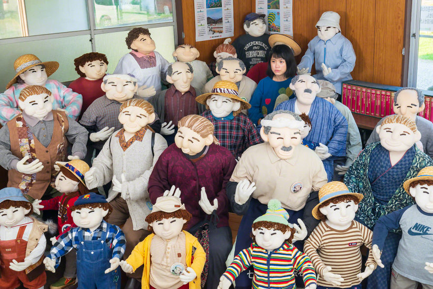 I'm Fascinated By Scarecrows In Japan And I Take Self-Portraits With Them (14 Pics) I'm Fascinated By Scarecrows In Japan And I Take Self-Portraits With Them (14 Pics)