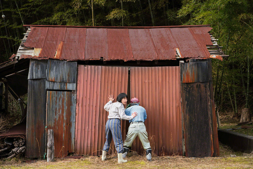 I'm Fascinated By Scarecrows In Japan And I Take Self-Portraits With Them (14 Pics) I'm Fascinated By Scarecrows In Japan And I Take Self-Portraits With Them (14 Pics)