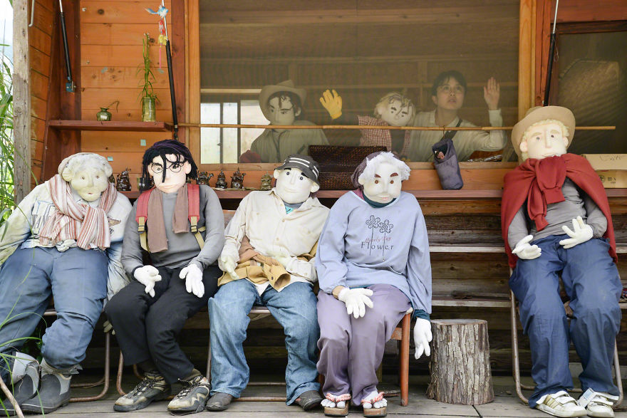 My 16 Self Portraits With Scarecrows Show The Depopulation Problems In Japan My 16 Self Portraits With Scarecrows Show The Depopulation Problems In Japan