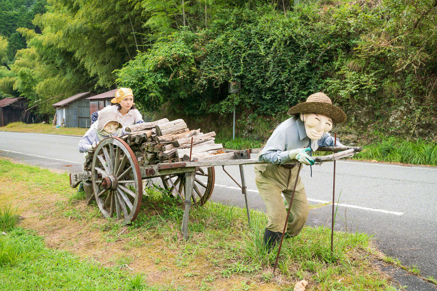 My 16 Self Portraits With Scarecrows Show The Depopulation Problems In Japan My 16 Self Portraits With Scarecrows Show The Depopulation Problems In Japan
