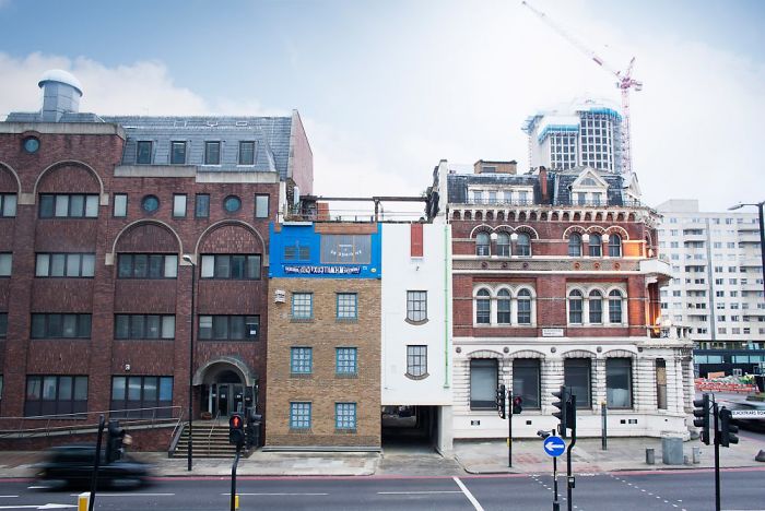 24 Pics Of Reality-Defying Buildings By Alex Chinneck 24 Pics Of Reality-Defying Buildings By Alex Chinneck