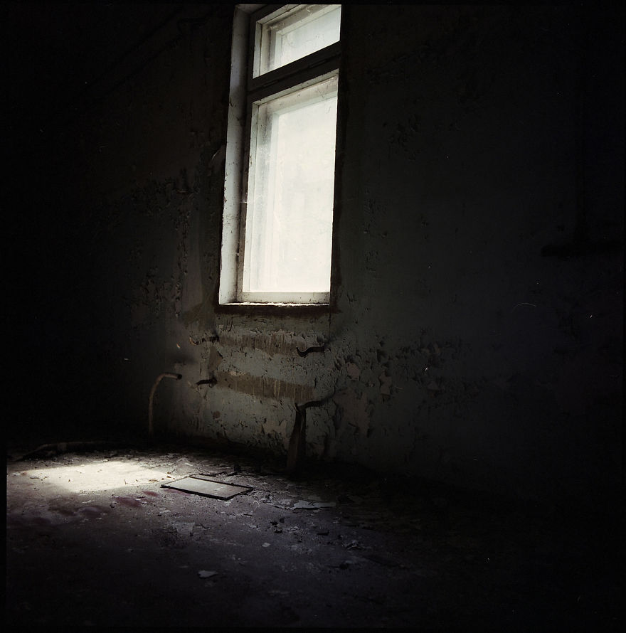 I Went To Chernobyl With My Hasselblad 500c Analog Camera And Came Back With Goosebumps And These Photographs