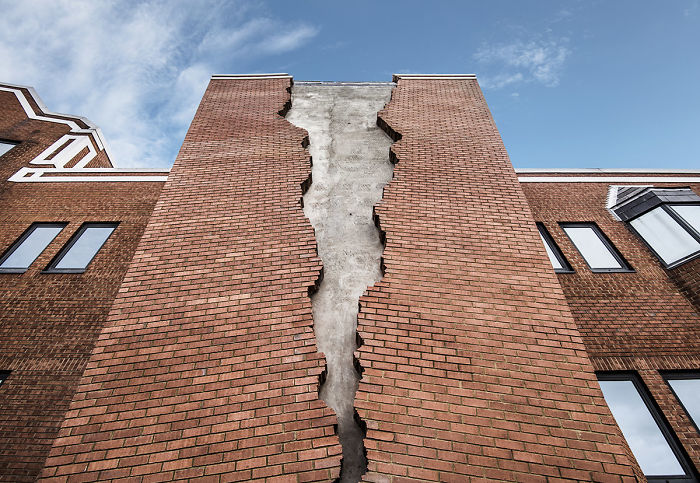 24 Pics Of Reality-Defying Buildings By Alex Chinneck 24 Pics Of Reality-Defying Buildings By Alex Chinneck