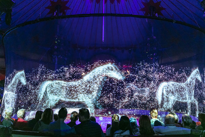 German Circus Uses Holograms Instead Of Live Animals For A Cruelty-Free Magical Experience German Circus Uses Holograms Instead Of Live Animals For A Cruelty-Free Magical Experience
