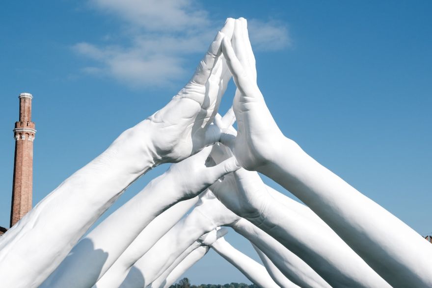 Giant Hands Reaching For Each Other Becomes The Newest Monumental Sculpture In Venice Giant Hands Reaching For Each Other Becomes The Newest Monumental Sculpture In Venice