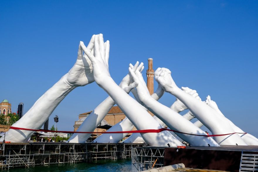 Giant Hands Reaching For Each Other Becomes The Newest Monumental Sculpture In Venice Giant Hands Reaching For Each Other Becomes The Newest Monumental Sculpture In Venice