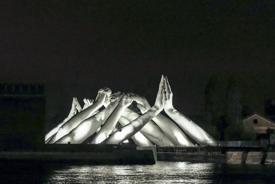 Giant Hands Reaching For Each Other Becomes The Newest Monumental Sculpture In Venice