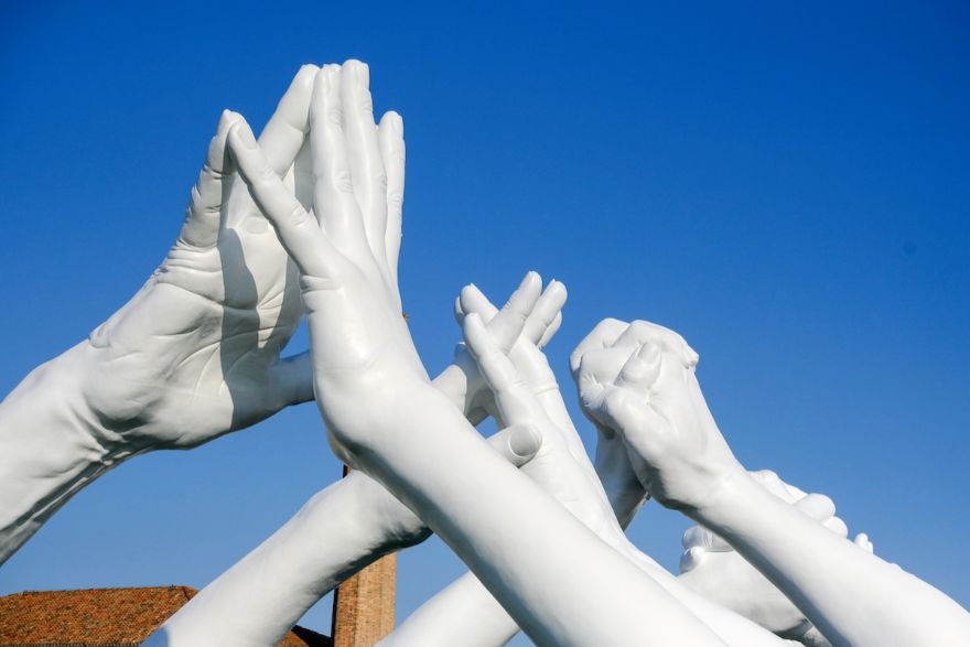Giant Hands Reaching For Each Other Becomes The Newest Monumental Sculpture In Venice Giant Hands Reaching For Each Other Becomes The Newest Monumental Sculpture In Venice