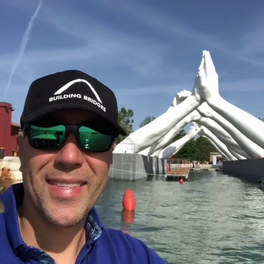 Giant Hands Reaching For Each Other Becomes The Newest Monumental Sculpture In Venice