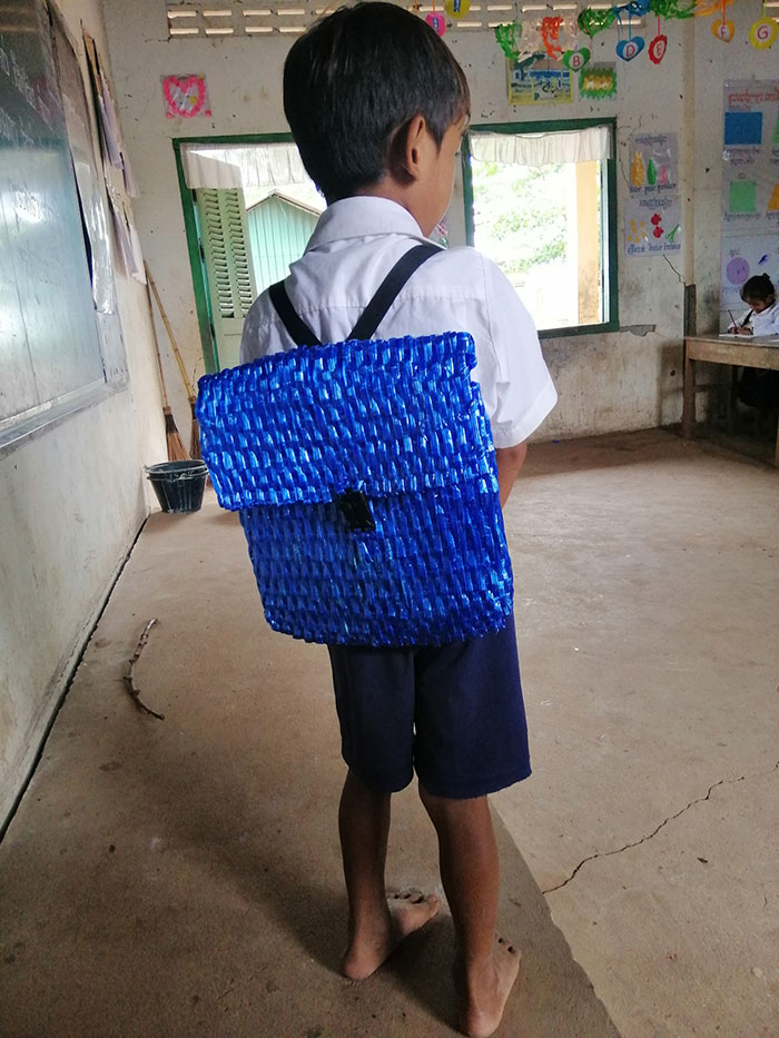 Teacher Shares Photos Of A Backpack A Father Made For His Son Because He Wanted To Save Money (Updated) Teacher Shares Photos Of A Backpack A Father Made For His Son Because He Wanted To Save Money (Updated)