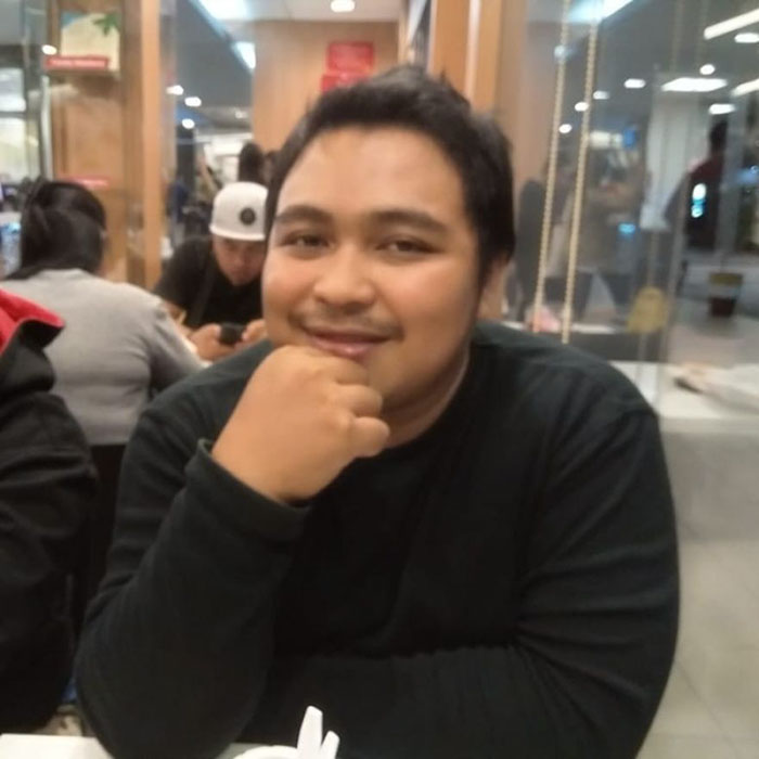 Man Buys All Of The Chicken In Store So A Fat-Shaming Stranger Couldn't Get Any Man Buys All Of The Chicken In Store So A Fat-Shaming Stranger Couldn't Get Any