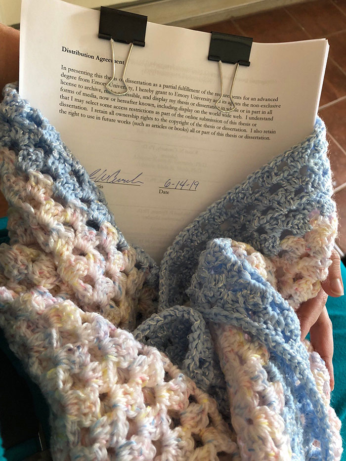 This Woman Gets A Maternity Photo Shoot With Her Thesis And All Students Relate