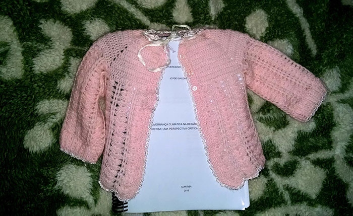 This Woman Gets A Maternity Photo Shoot With Her Thesis And All Students Relate