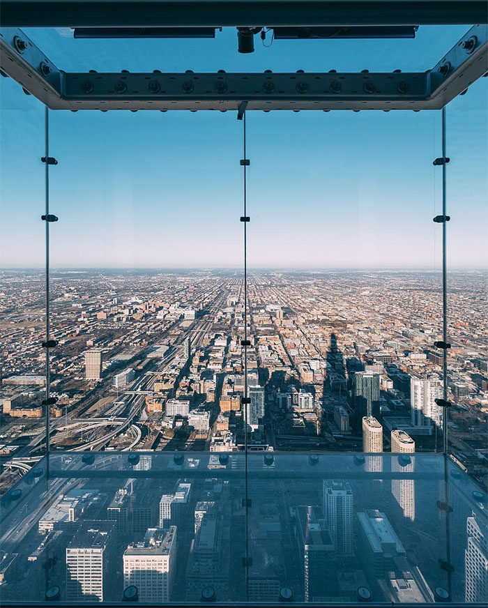 Visitors' Worst Nightmare Comes True As The Glass Floor On 103rd Floor Shatters Under Their Feet Visitors' Worst Nightmare Comes True As The Glass Floor On 103rd Floor Shatters Under Their Feet