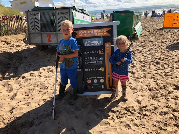 70-Year-Old Grandma Cleans 52 Beaches In One Year After Watching A Documentary About Plastic Pollution