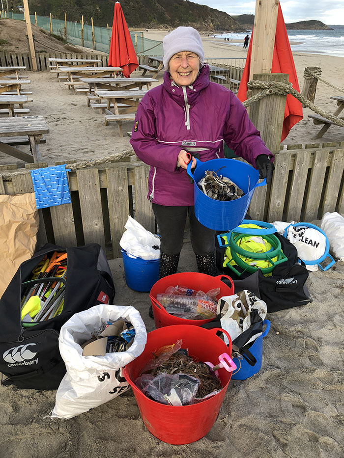 70-Year-Old Grandma Cleans 52 Beaches In One Year After Watching A Documentary About Plastic Pollution 70-Year-Old Grandma Cleans 52 Beaches In One Year After Watching A Documentary About Plastic Pollution