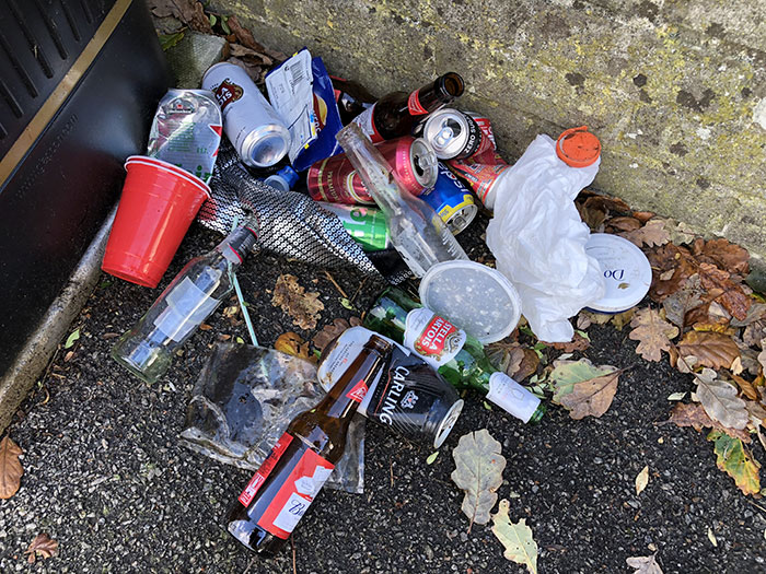 70-Year-Old Grandma Cleans 52 Beaches In One Year After Watching A Documentary About Plastic Pollution
