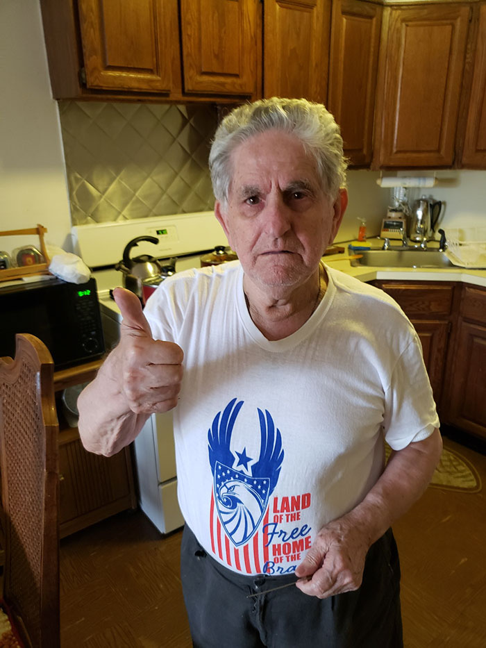 Guy Takes His Grandpa And Uncle To Get Their Hearing Aids Done, Tweets Hilarious Adventures On The Way Guy Takes His Grandpa And Uncle To Get Their Hearing Aids Done, Tweets Hilarious Adventures On The Way