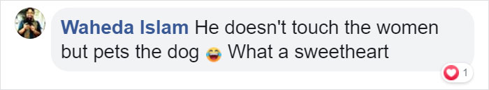 Keanu Reeves Doesn't Touch People When Taking Pictures And It's Too Pure For This World (5 Pics) Keanu Reeves Doesn't Touch People When Taking Pictures And It's Too Pure For This World (5 Pics)