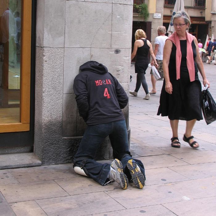 Mannequins-City-Street-Art-Installation-Trolling-Sculptor-Artist-Mark-Jenkins