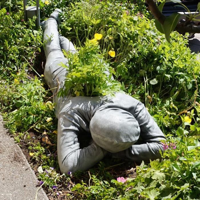 Mannequins-City-Street-Art-Installation-Trolling-Sculptor-Artist-Mark-Jenkins