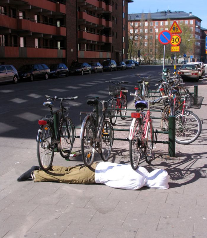 Mannequins-City-Street-Art-Installation-Trolling-Sculptor-Artist-Mark-Jenkins