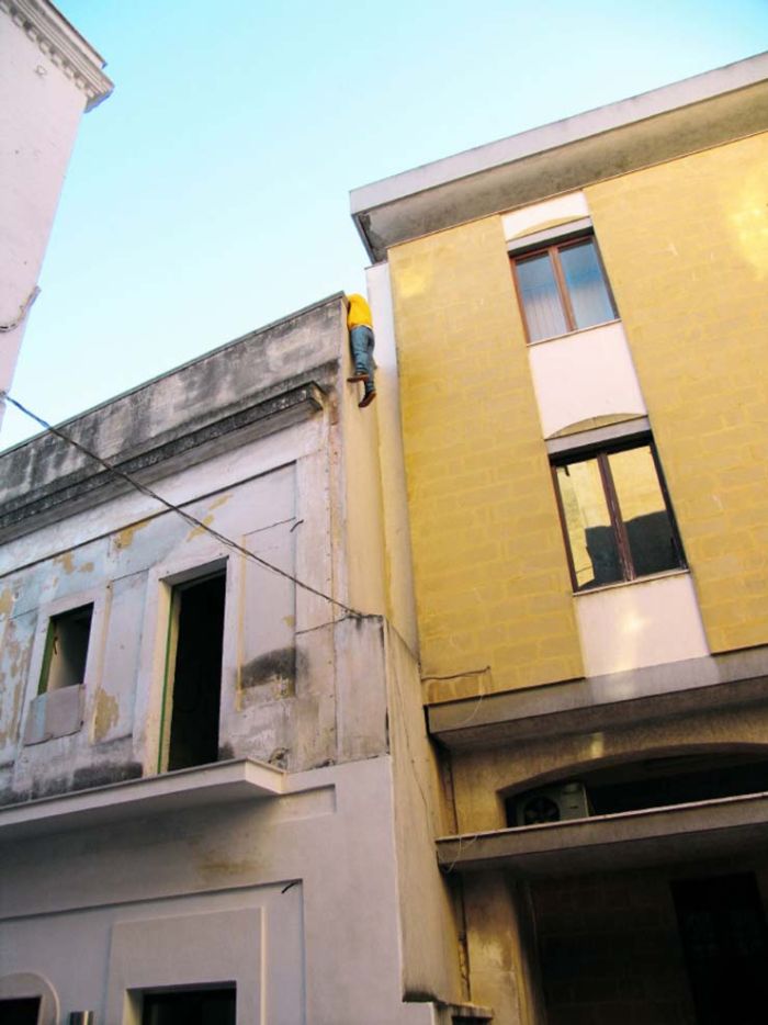 Mannequins-City-Street-Art-Installation-Trolling-Sculptor-Artist-Mark-Jenkins