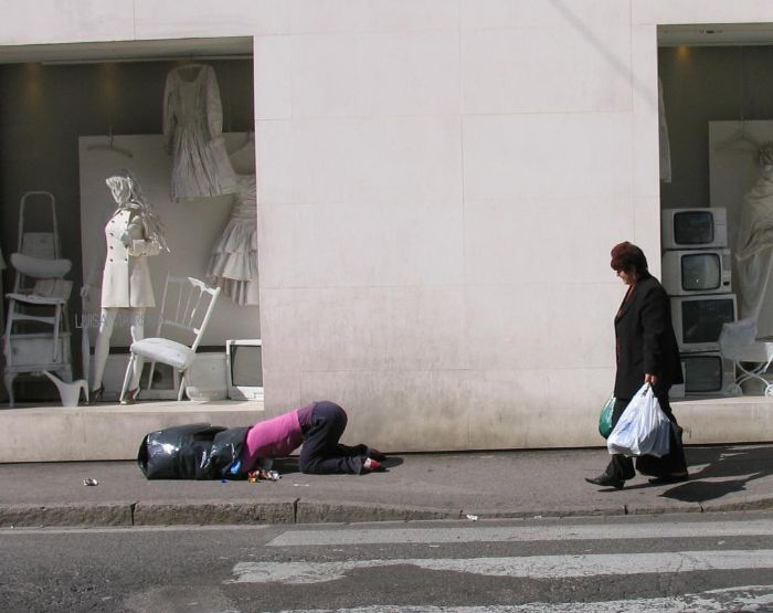 Mannequins-City-Street-Art-Installation-Trolling-Sculptor-Artist-Mark-Jenkins