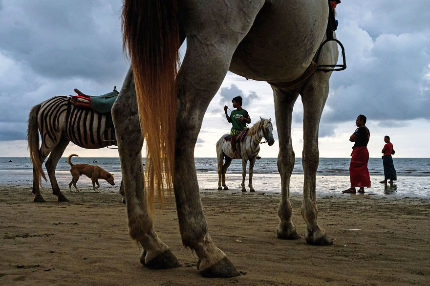 People's Choice, People: 'Beach - Chaung Thar, Myanmar' By Maciej Dakowicz