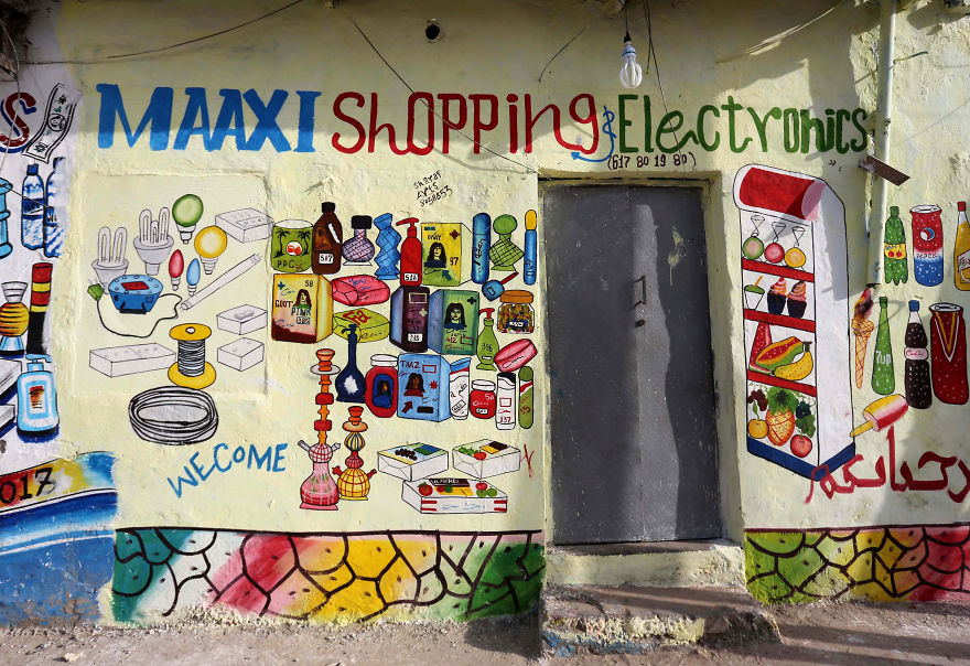 Low Literacy Rates In Somalia Means People Have To 'See' What They Buy So Storefronts Have Amazing Murals (15 Pics) Low Literacy Rates In Somalia Means People Have To 'See' What They Buy So Storefronts Have Amazing Murals (15 Pics)