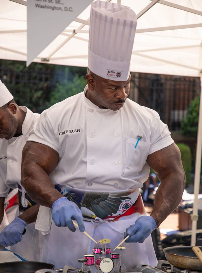 People Notice That This White House Chef Is Something Way Out Of The Ordinary, Even Start A Photoshop Battle People Notice That This White House Chef Is Something Way Out Of The Ordinary, Even Start A Photoshop Battle