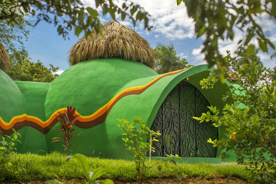 I Used A Mix Of Concrete And Dish-Washing Detergent To Build This Amazing Dome House In Costa Rica