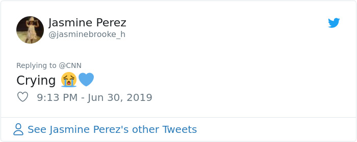 7-Year-Old Autistic Boy Flying Alone With $10 And A Note Explaining His Condition Gets The Best Seatmate