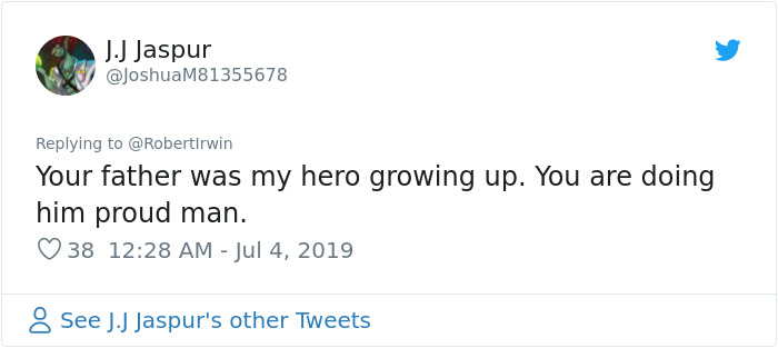 11 Pics Comparing Father And Son Irwins That Prove The Apple Does Not Fall Far From The Tree 11 Pics Comparing Father And Son Irwins That Prove The Apple Does Not Fall Far From The Tree