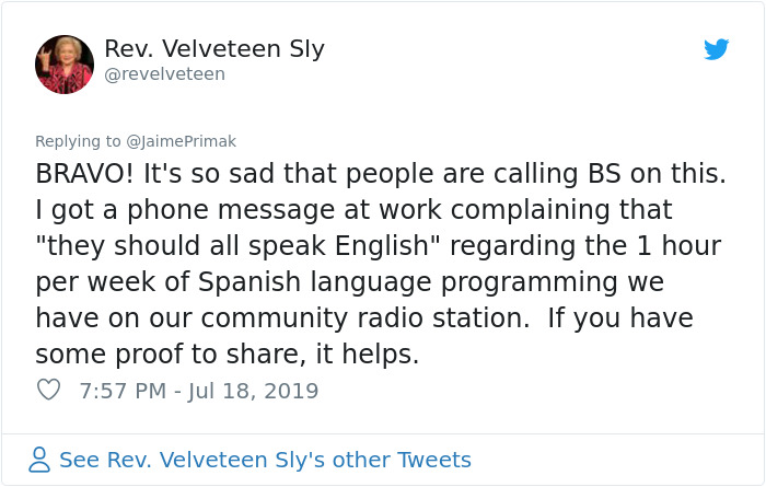 Racist Man Demands That A Woman Stop Speaking Spanish On A Plane, Passengers Troll Him By Speaking Spanish Too Racist Man Demands That A Woman Stop Speaking Spanish On A Plane, Passengers Troll Him By Speaking Spanish Too