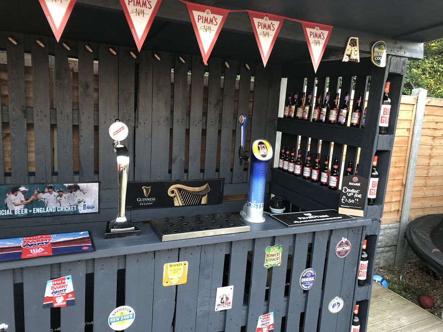 This Pallet Bar In My Backyard Cost Me Only $112 To Make