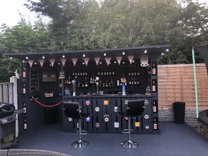 This Pallet Bar In My Backyard Cost Me Only $112 To Make